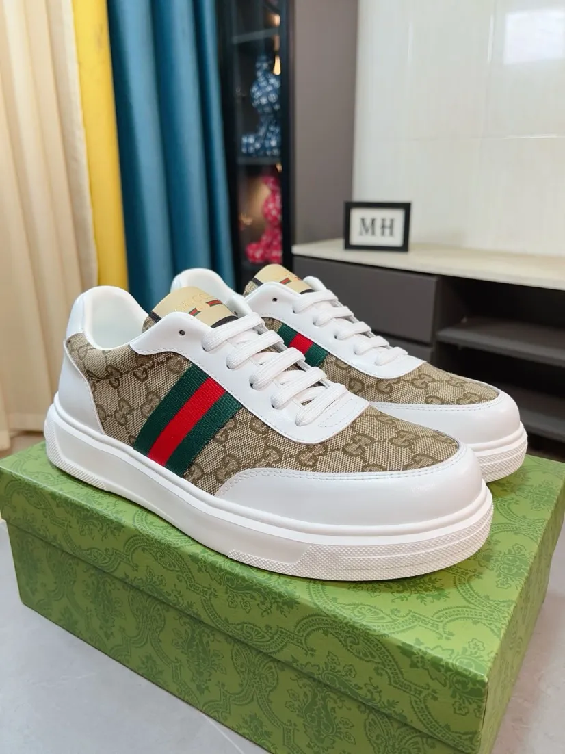 Men's shoes 💰400🌹🌹GUCCI [Gucci] New high-end brand of men's shoes, the latest fashionable casual men's shoes, trendy and versatile style, relaxed and sporty style, uppers imported from Italy, first-layer cowhide, genuine leather lining and ultra-fine workmanship. Original personalized fashionable rubber wear-resistant outsole, light and comfortable on the foot, size 38-44